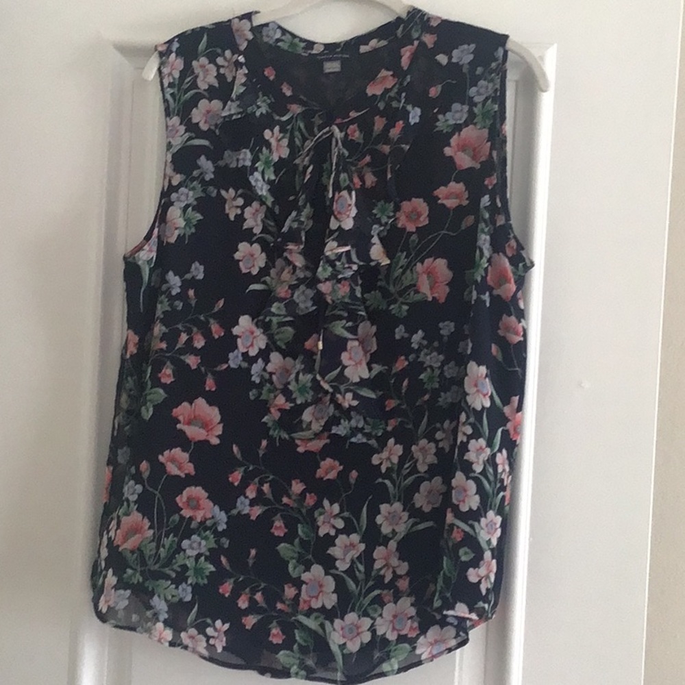 New without tags. XL Tommy Hilfiger sleeveless top. Navy, Pink, Cream Floral